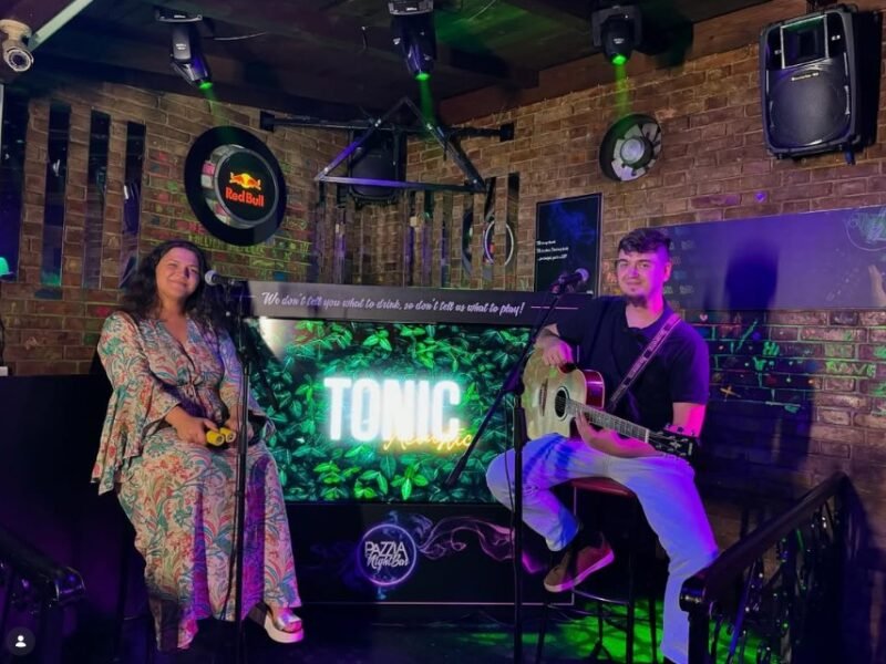 Tonic Acoustic - Akustični duo