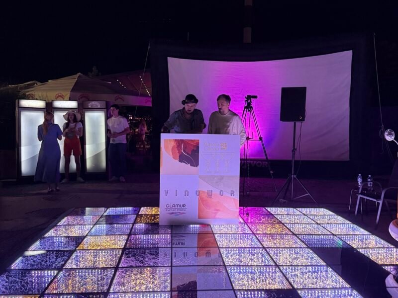 Svetleci podovi Glamur