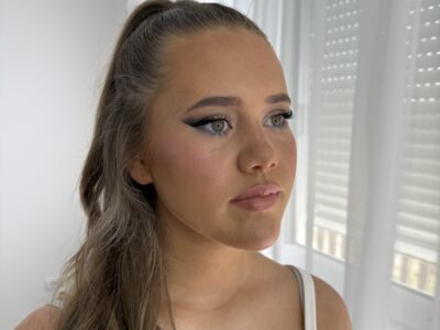 PROFFESIONAL MAKEUP ARTIST