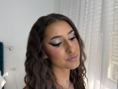 PROFFESIONAL MAKEUP ARTIST