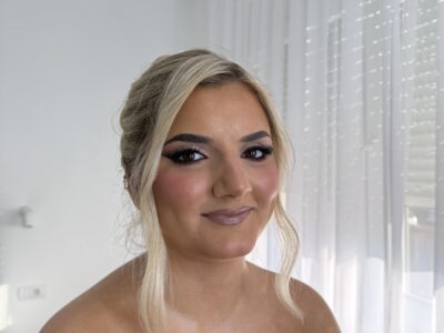 PROFFESIONAL MAKEUP ARTIST