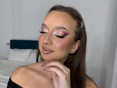 PROFFESIONAL MAKEUP ARTIST