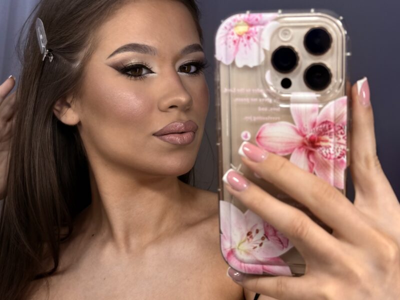 PROFFESIONAL MAKEUP ARTIST